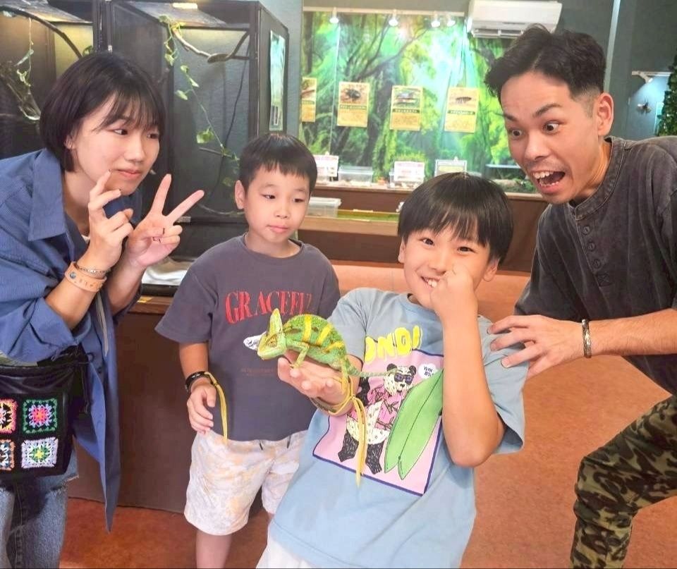 親子カメレオンふれあい体験