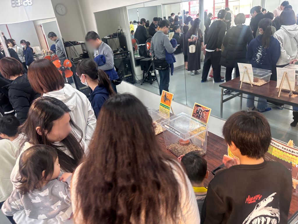 大盛況の昆虫展会場