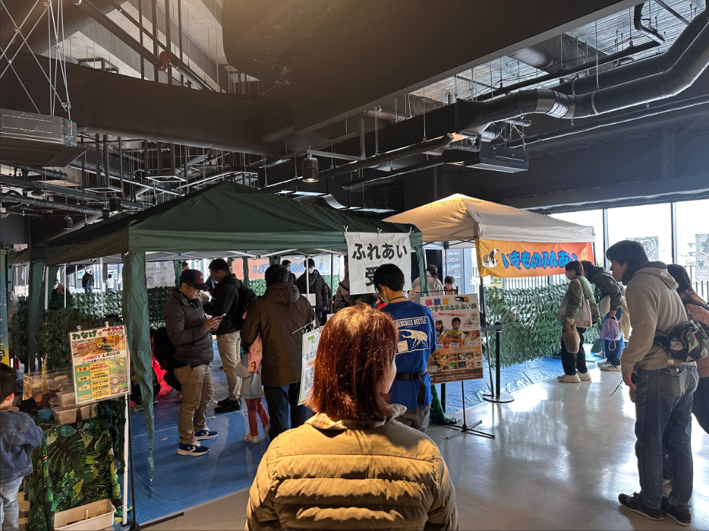神戸の商業施設で開催した生き物ふれあいイベントの会場全景